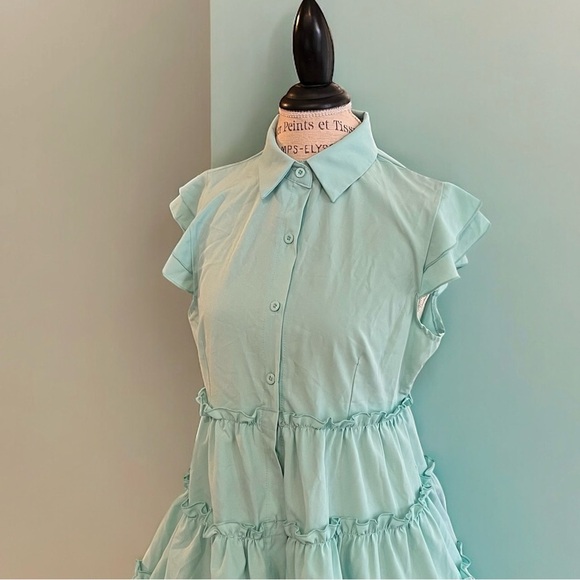 Vintage Sundress. Button down. Flutter sleeve. Ruffled tiers. Super light. - Picture 9 of 16